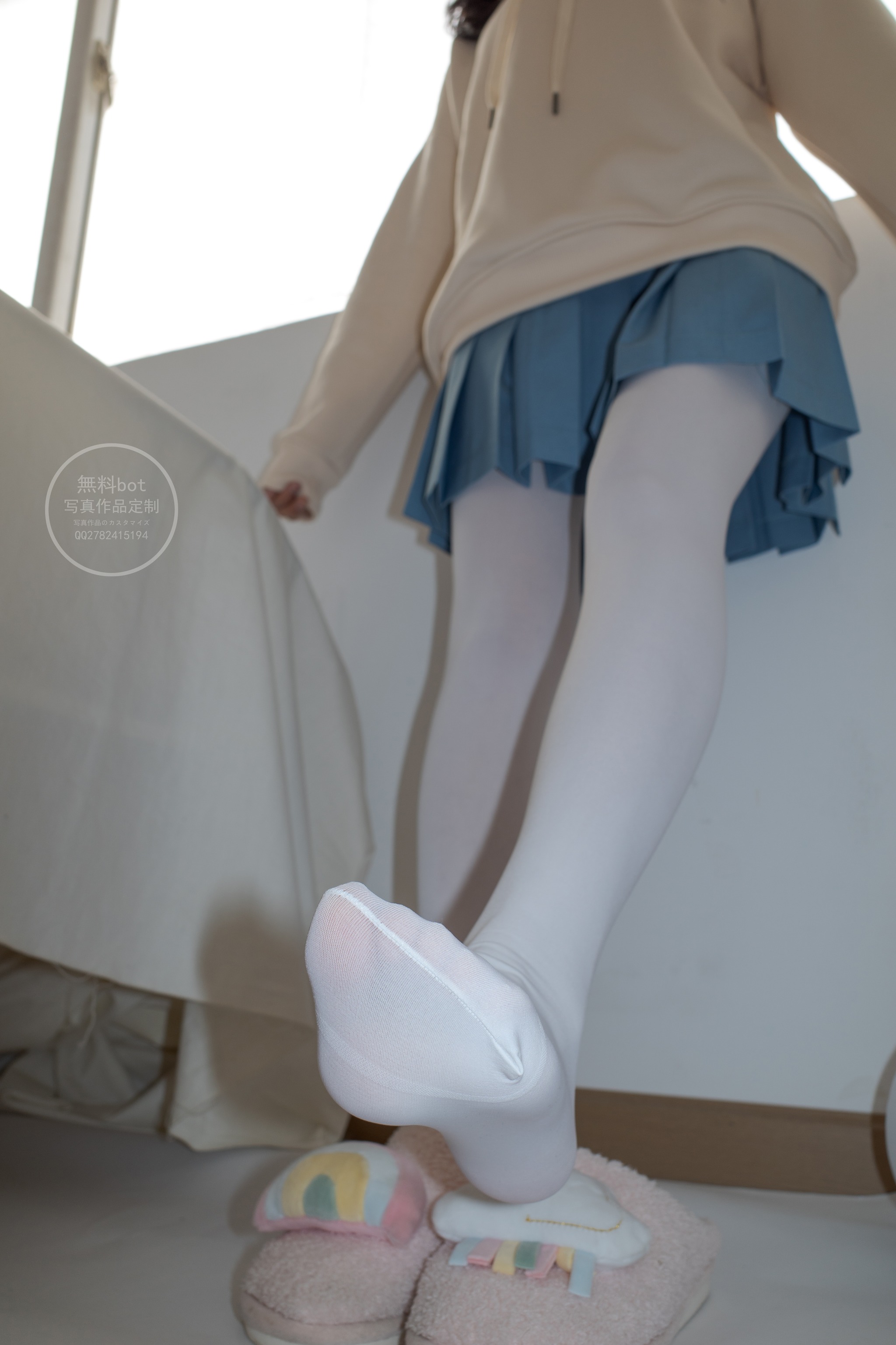 图片[1]-森萝财团 – NO.024 写真 有料 小香 阴暗小房间里的白丝双马尾萝莉 [84P]-XikXak